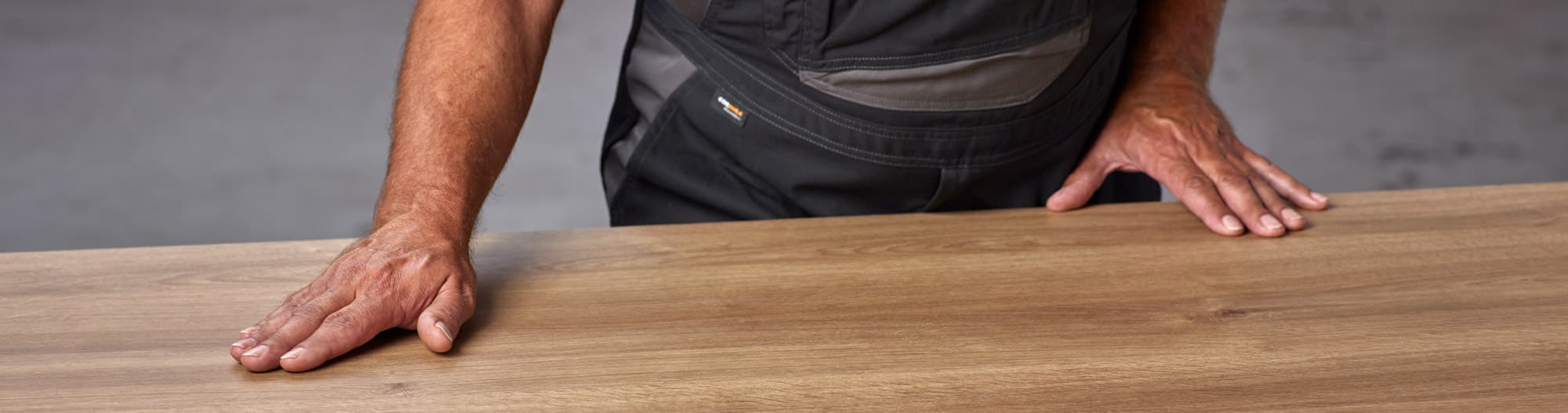 Resopal_Woodgrains_Hand Resopal_Woodgrains_Hand